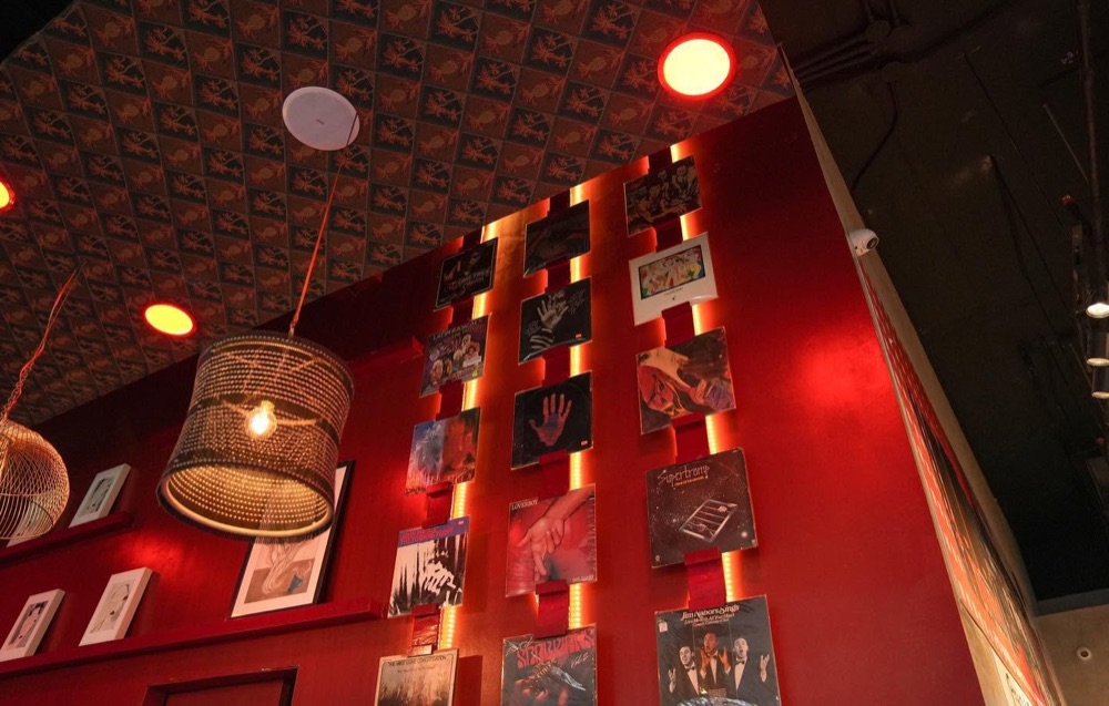 Elektric Avenue — photograph 2.